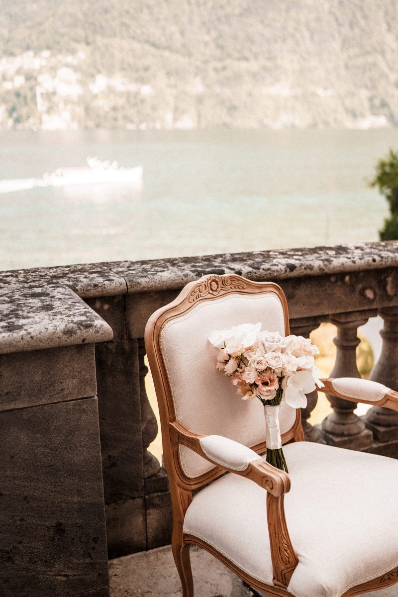 A bridal bouquet on lake como wedding photo ideas
